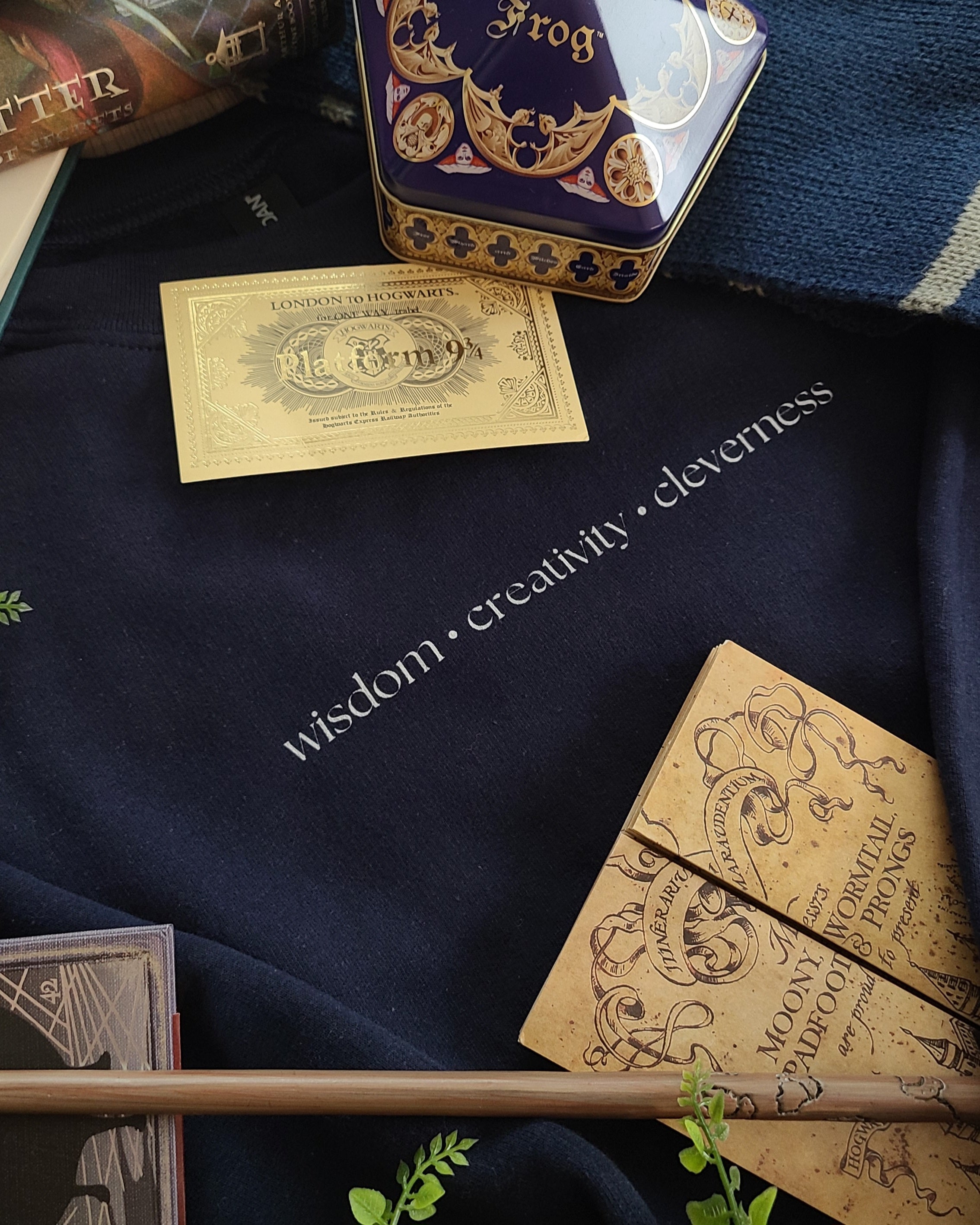 house traits crewneck