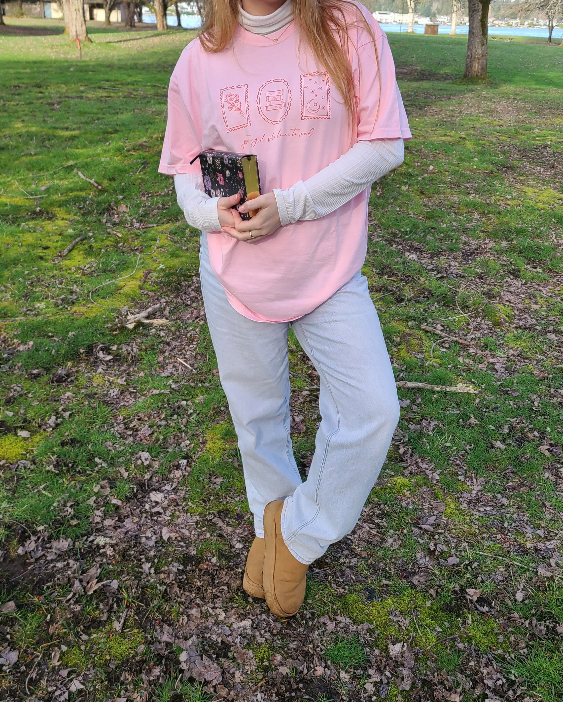 just a girl who loves to read tee