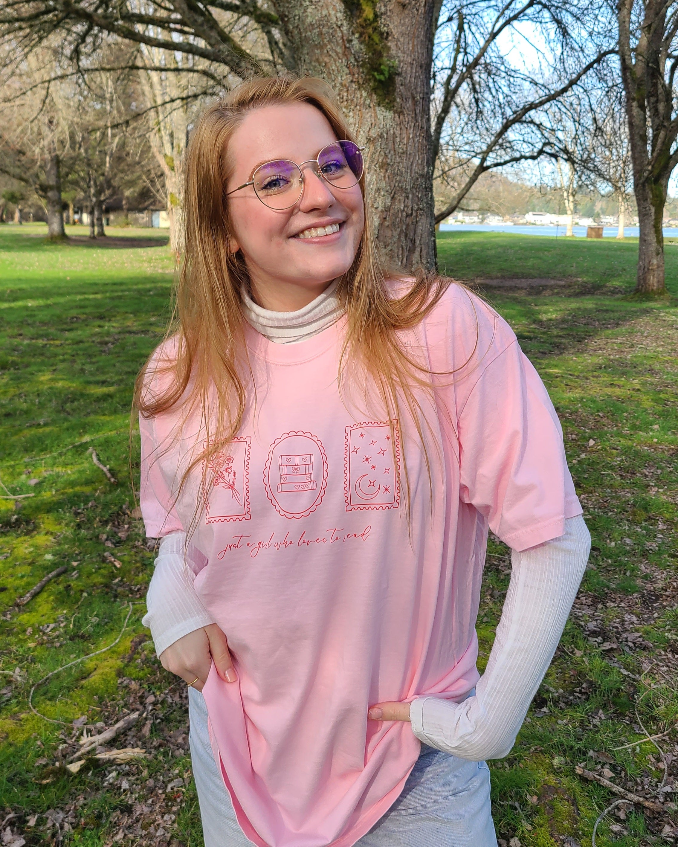 just a girl who loves to read tee