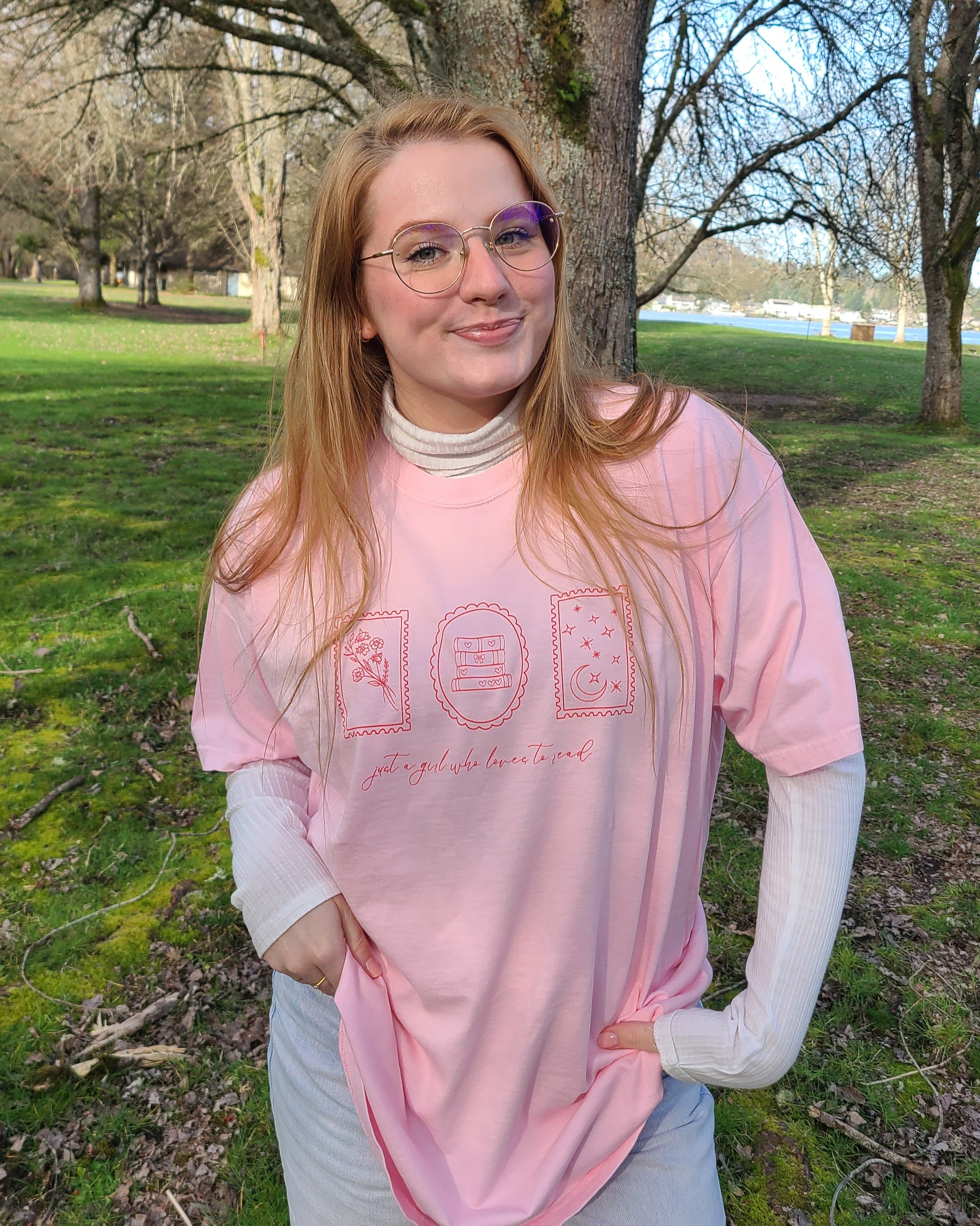 just a girl who loves to read tee