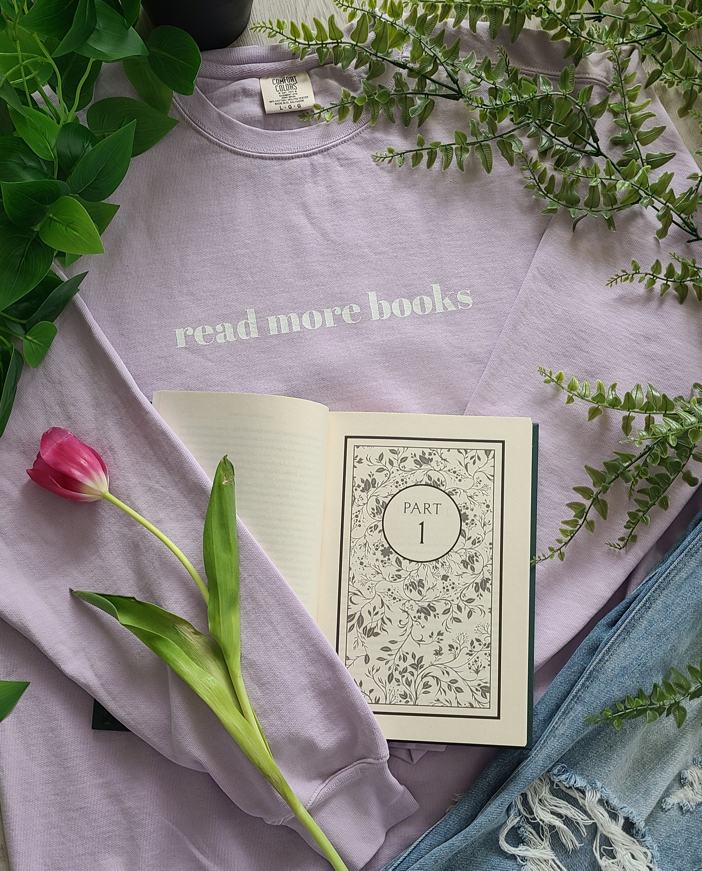read more books crewneck